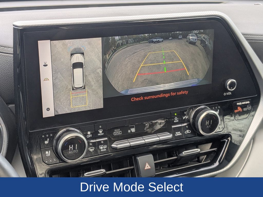 2023 Toyota Highlander Hybrid Platinum