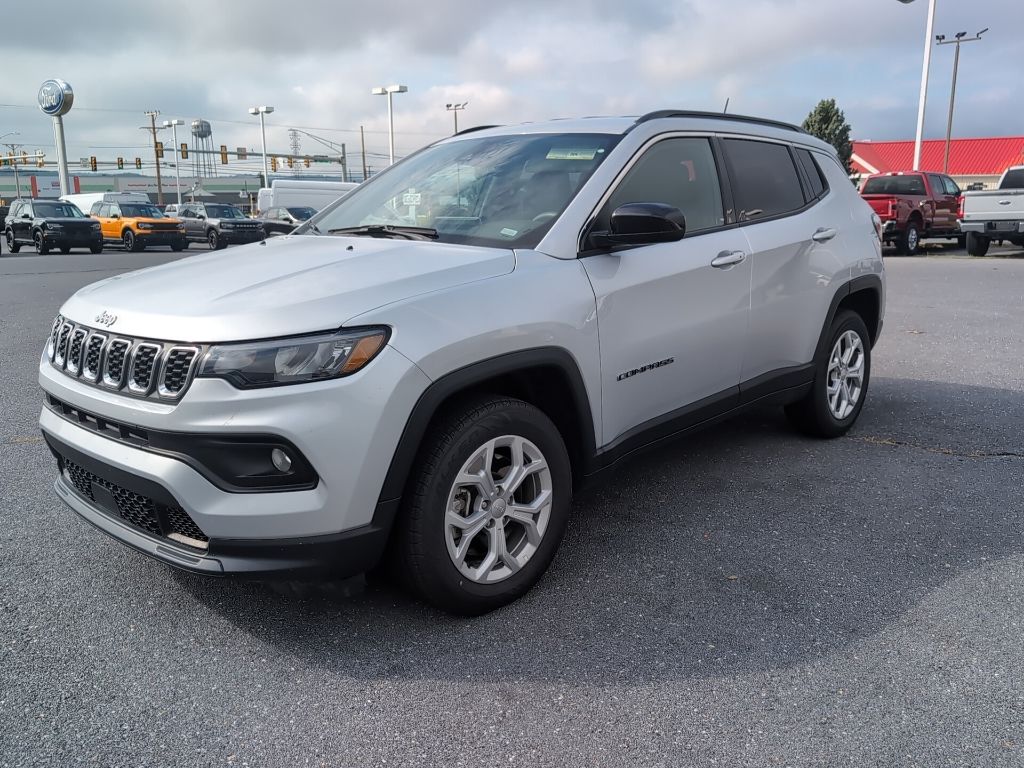 Silver Zynith Metallic Clearcoat 2024 Jeep Compass SUV / Crossover Four-Wheel Drive 8-Speed Automatic