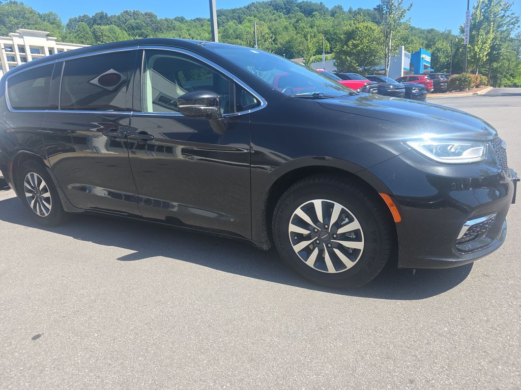 2022 Chrysler Pacifica Hybrid Touring L