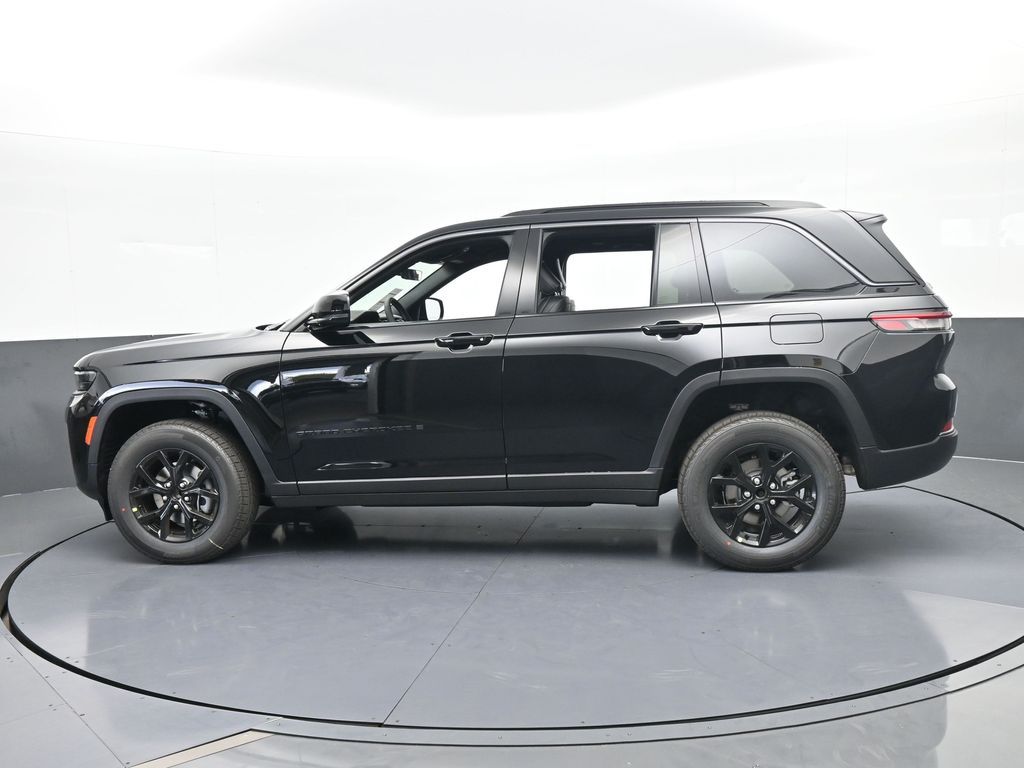New 2026 Diamond Black Crystal Pearlcoat Jeep Laredo image 3