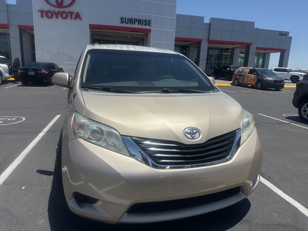 Thumbnail: 2014 Toyota Sienna - 2
