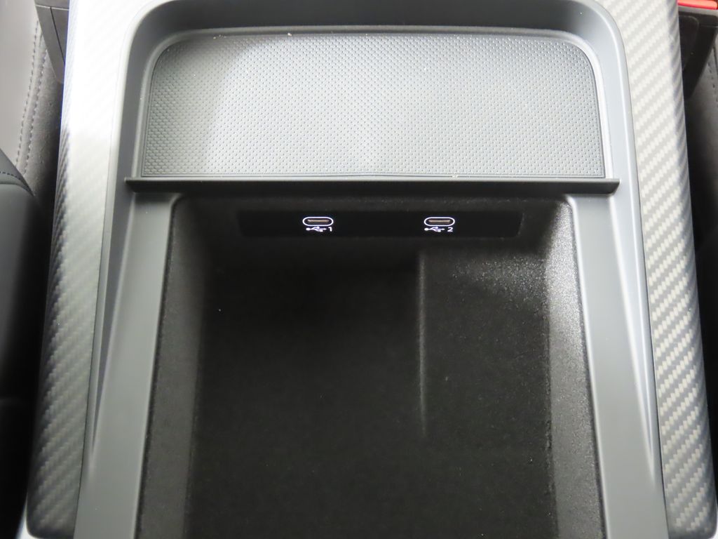 Thumbnail: 2025 Audi RS Q8 - 21