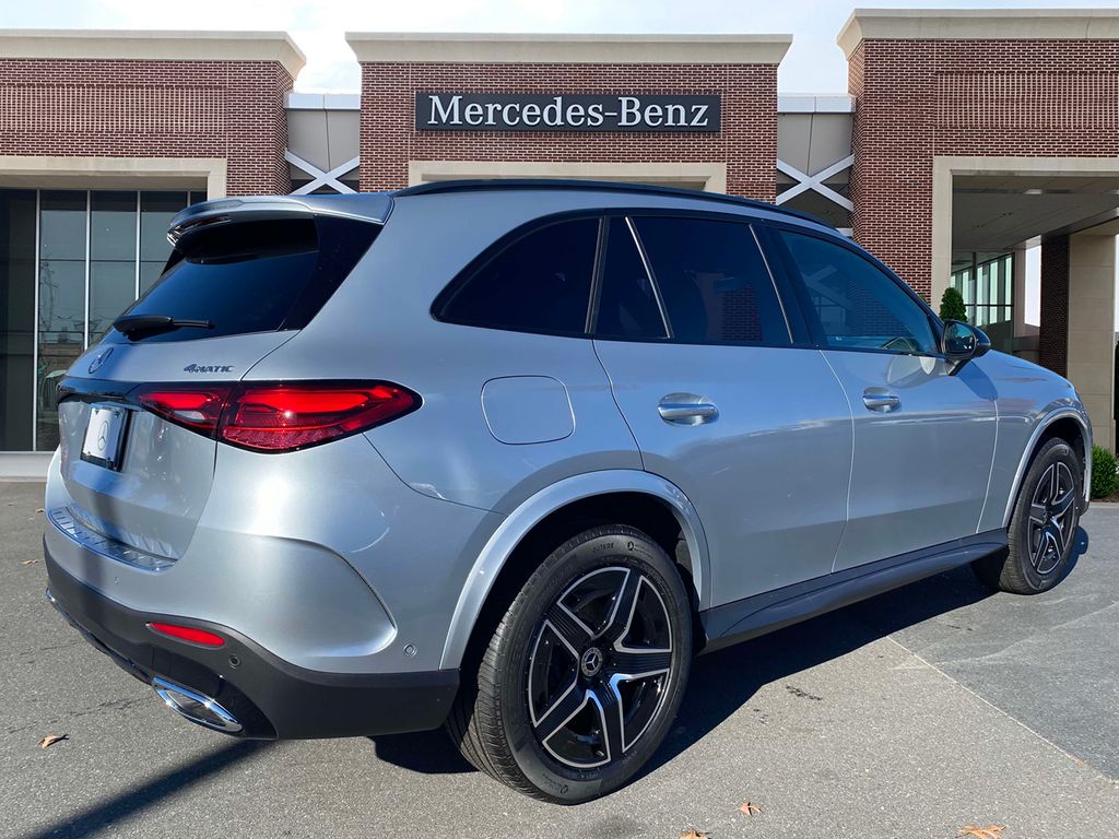 2025 Mercedes-Benz GLC 300 5