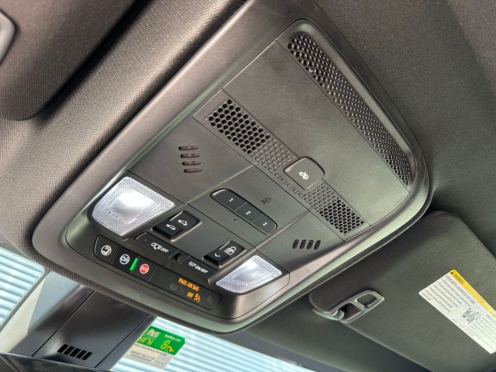 Thumbnail: 2025 Cadillac XT5 - 30