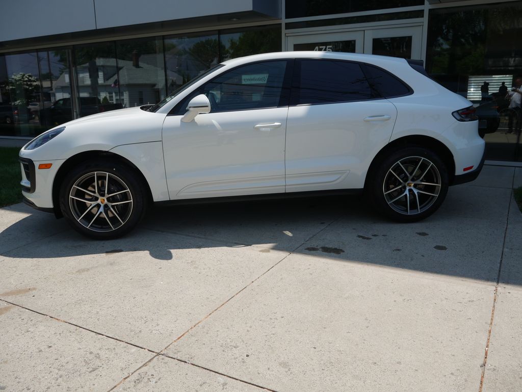 Thumbnail: 2026 Porsche Macan - 2