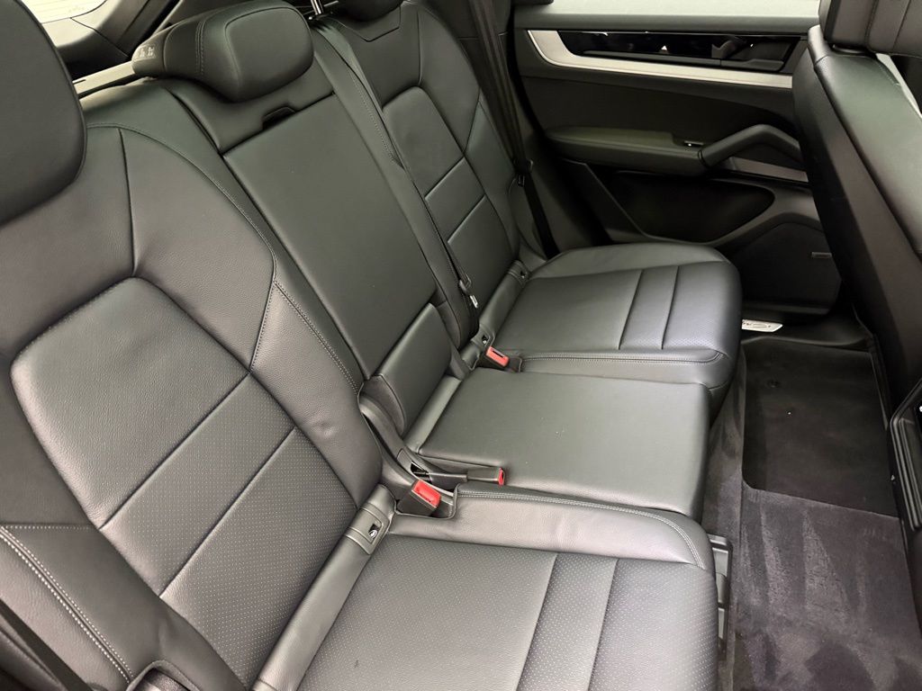 Thumbnail: 2025 Porsche Cayenne - 30