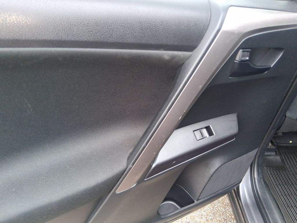 Used 2018 Gray Toyota LE image 12