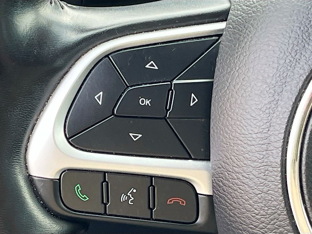 Used 2020 Black Jeep Latitude image 10