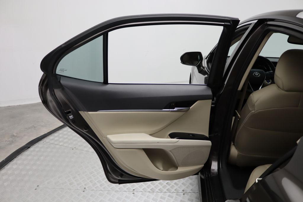 Thumbnail: 2018 Toyota Camry - 21