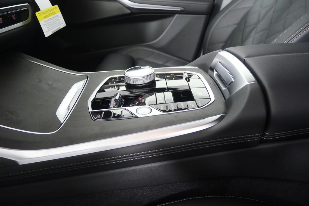 Thumbnail: 2026 BMW X7 - 25