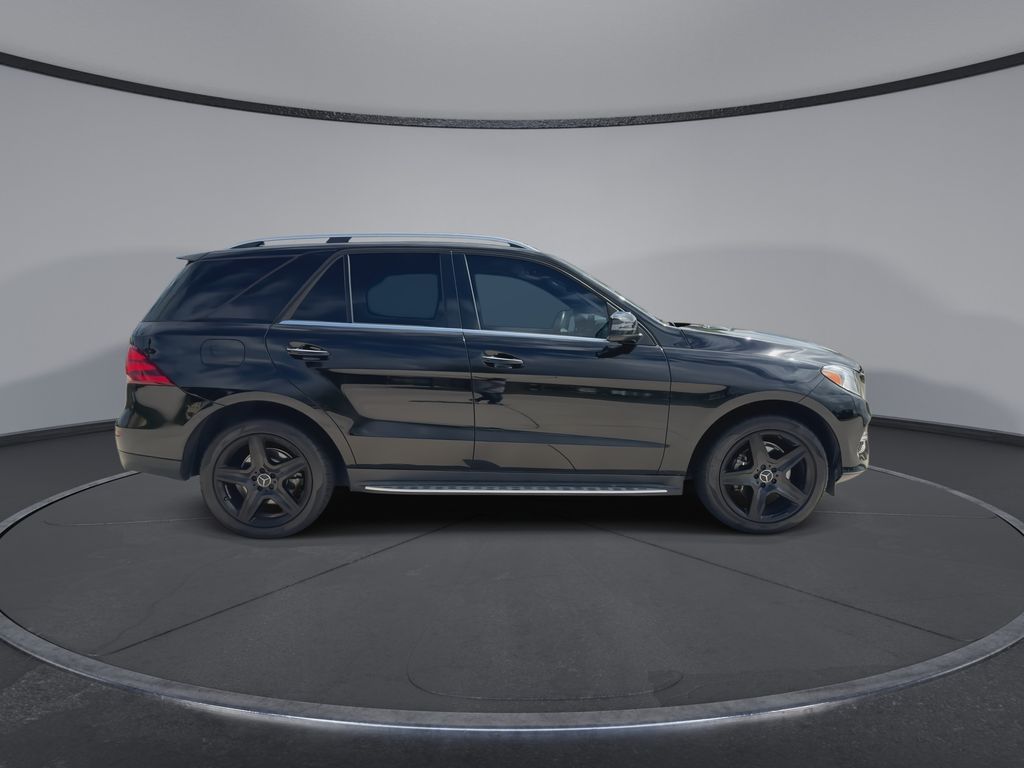 Thumbnail: 2017 Mercedes-Benz GLE - 9