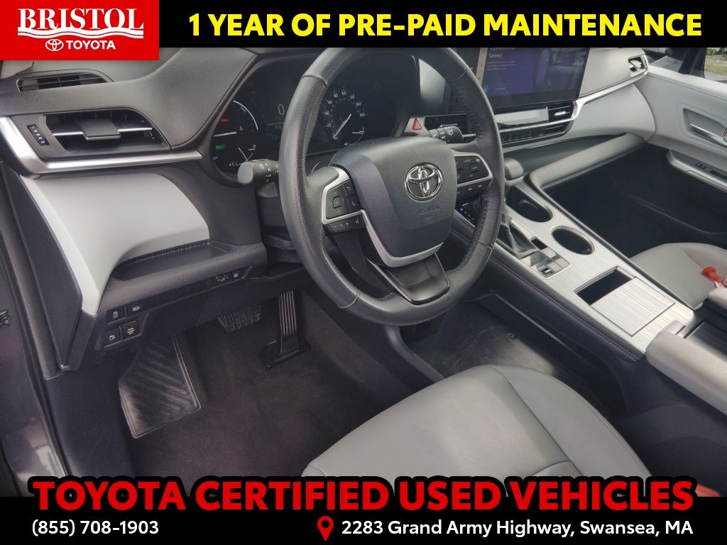 Used 2025 Toyota Sienna Van