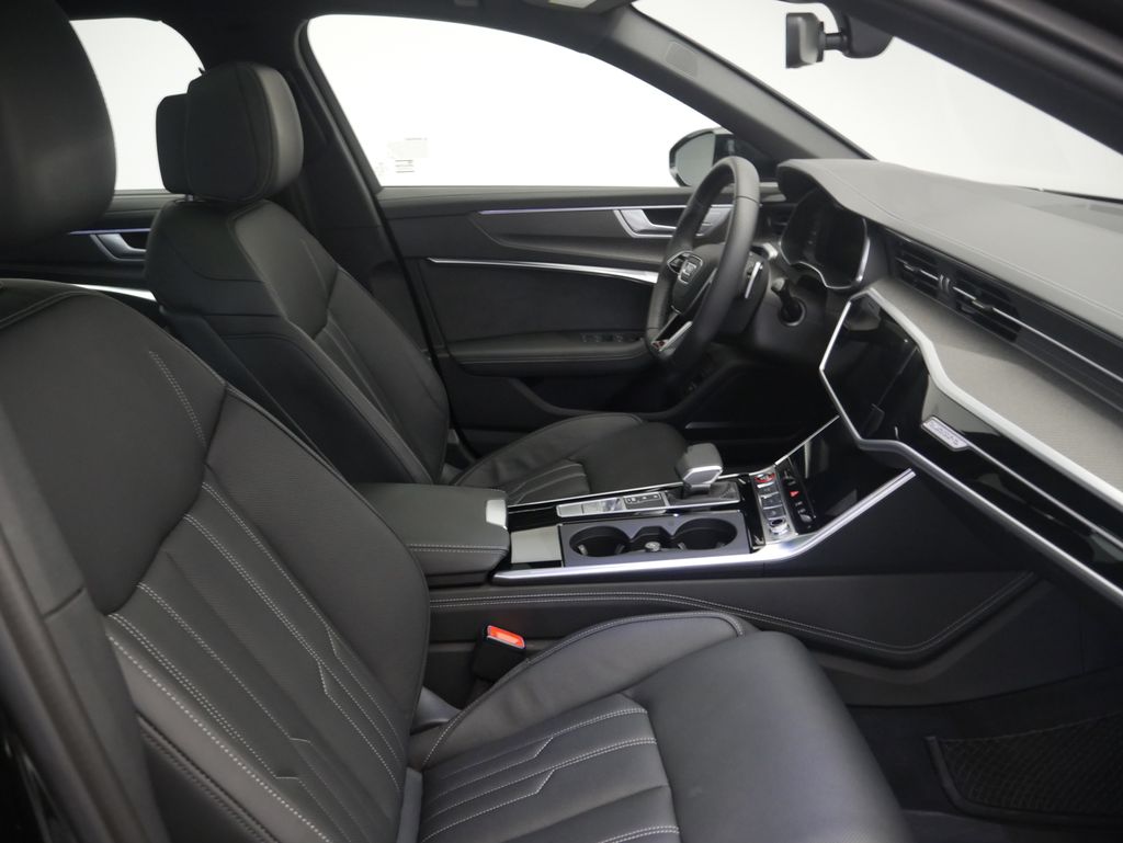 Thumbnail: 2025 Audi RS 6 - 29