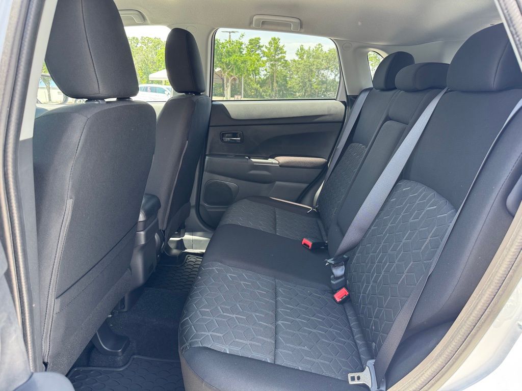 2025 Mitsubishi Outlander Sport ES photo 12