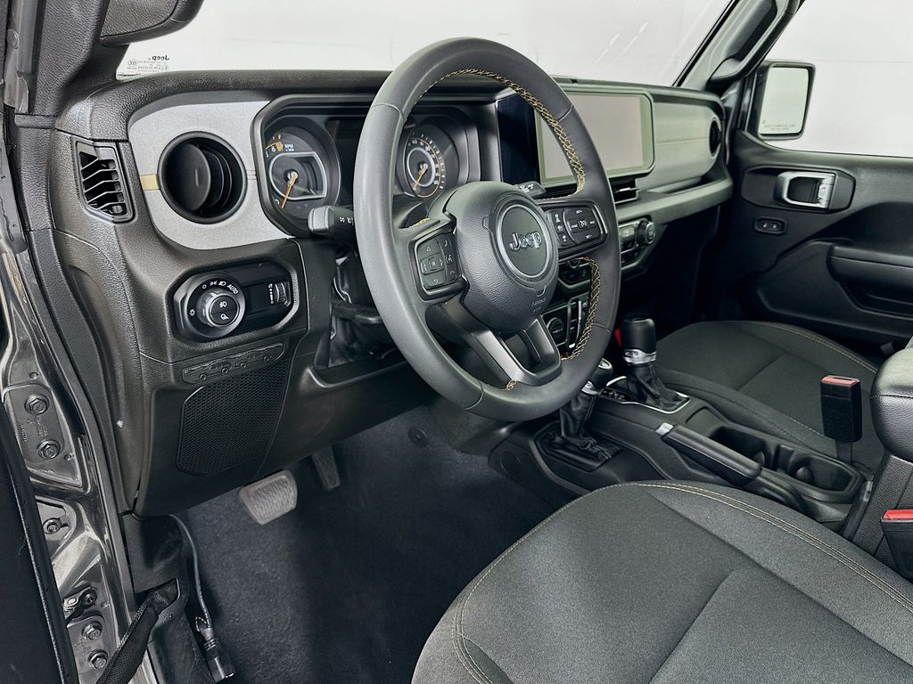 Thumbnail: 2024 Jeep Gladiator - 9