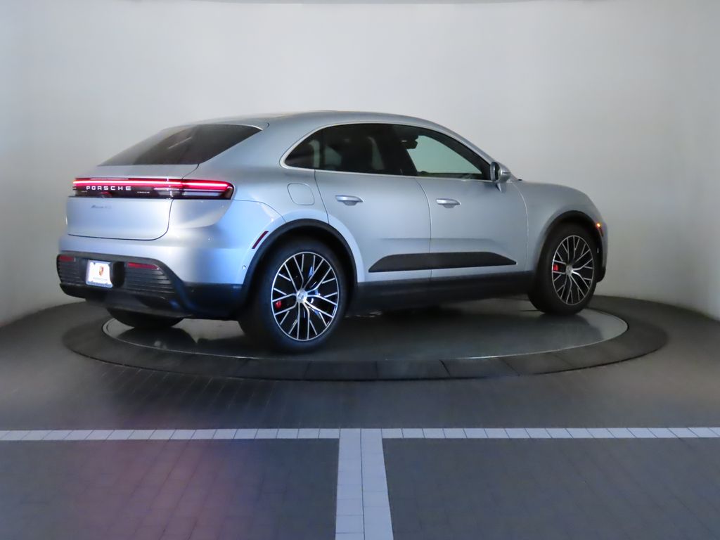 Thumbnail: 2025 Porsche Macan - 7