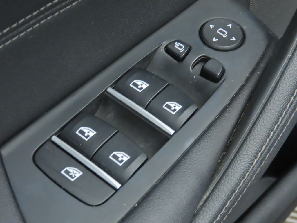 Thumbnail: 2023 BMW 5 Series - 24