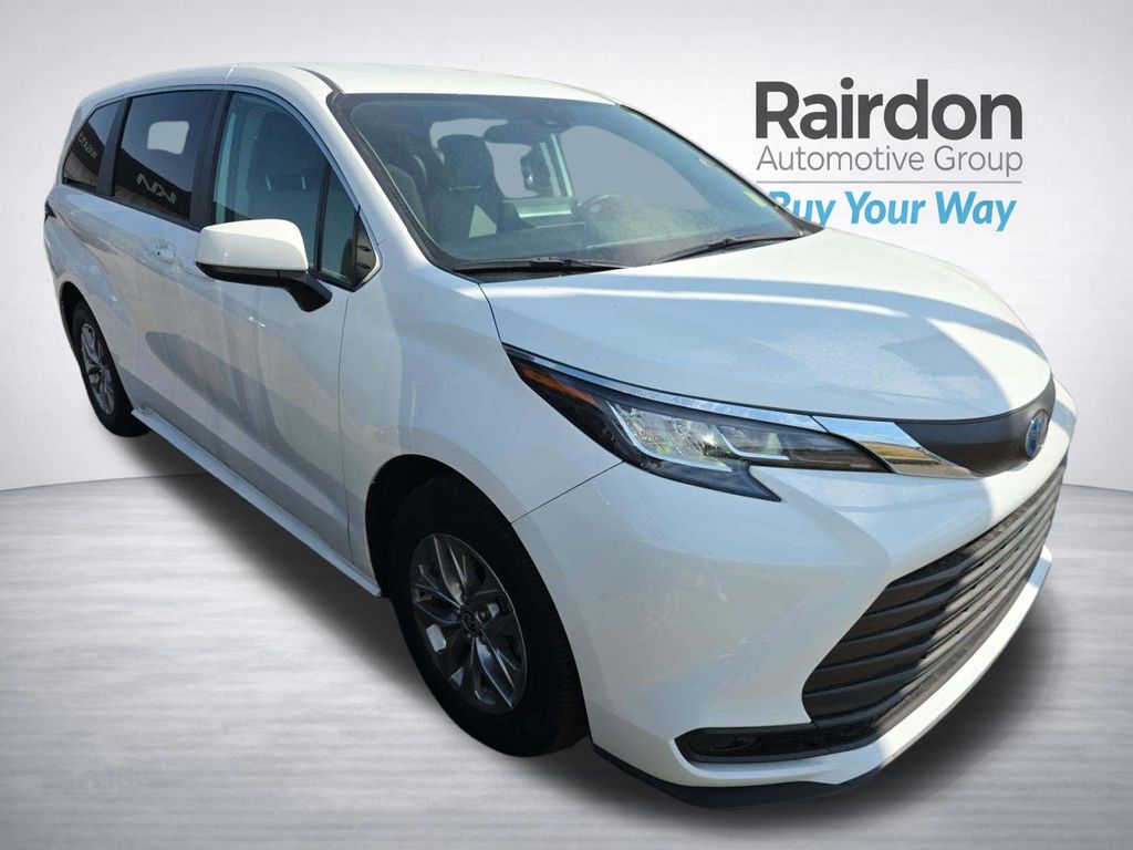 Ice Cap 2024 Toyota Sienna Minivan All-Wheel Drive Continuously Variable Transmission