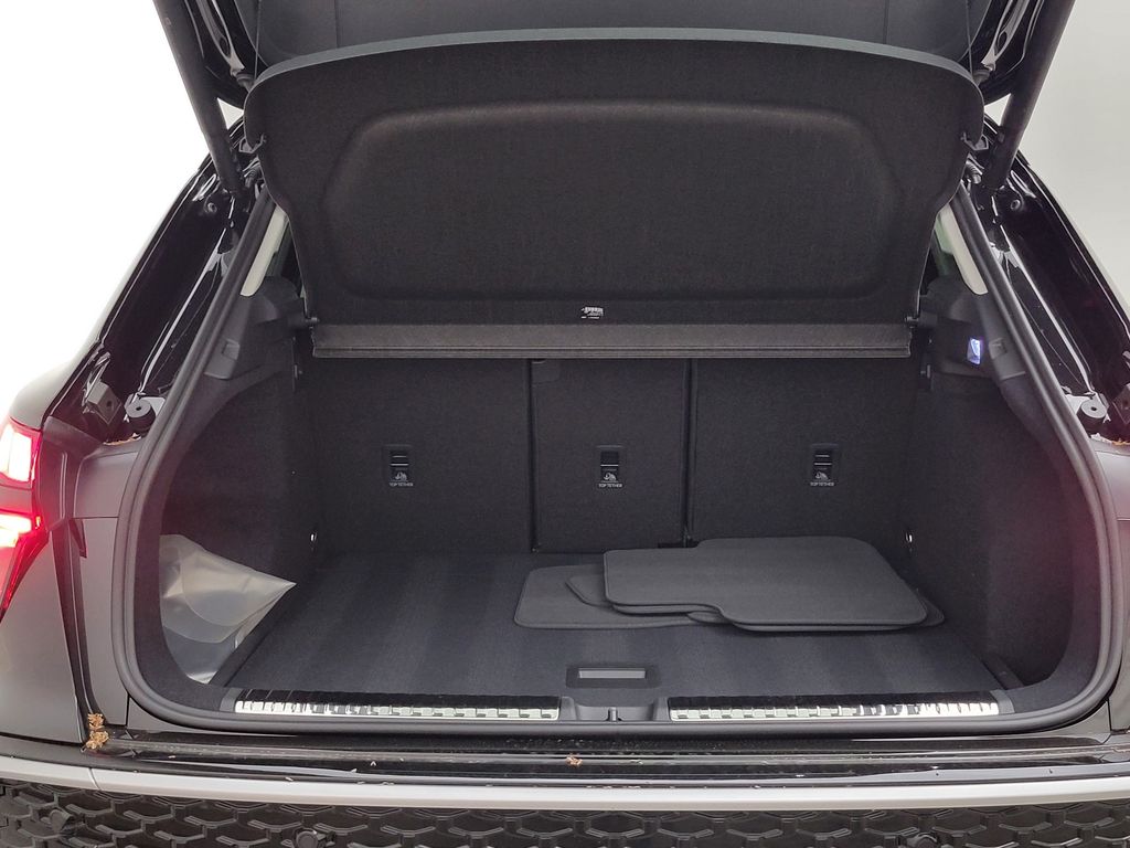 Thumbnail: 2026 Audi Q3 - 11