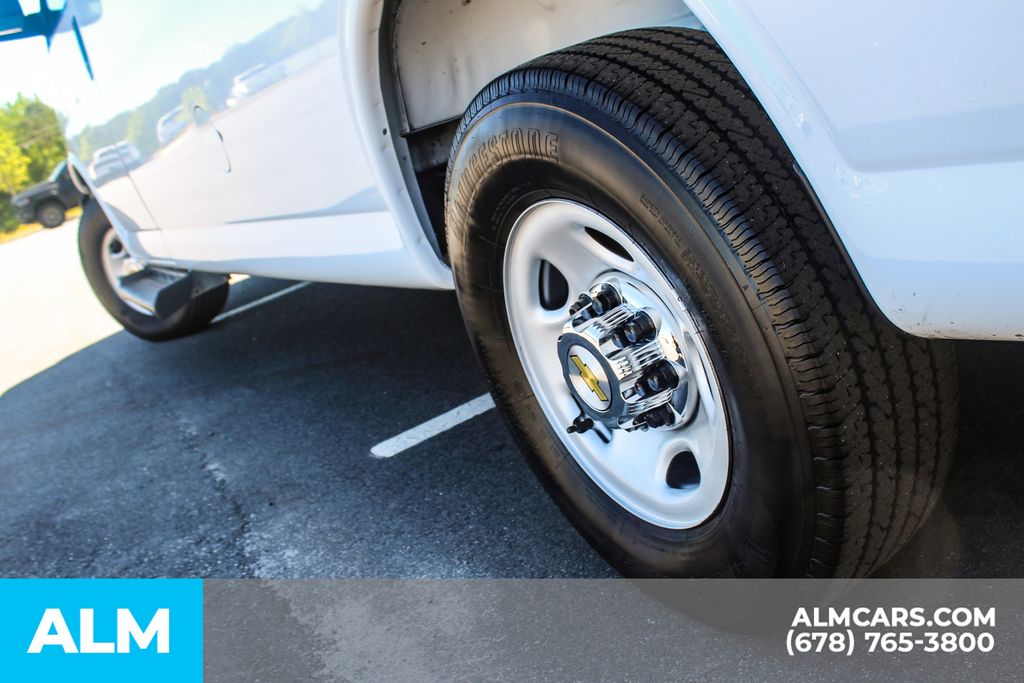 Used 2025 White Chevrolet LT image 15