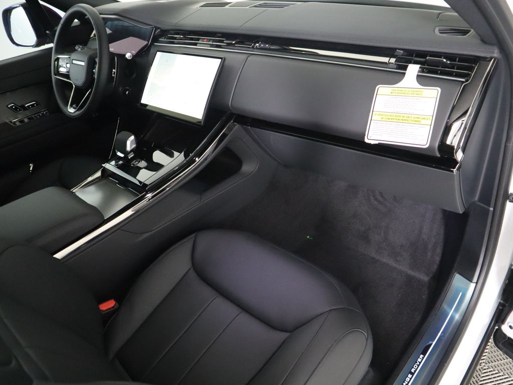 Thumbnail: 2025 Land Rover Range Rover Sport - 18