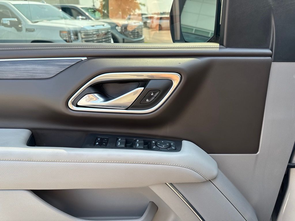 Used 2023 Beige GMC SLT image 10