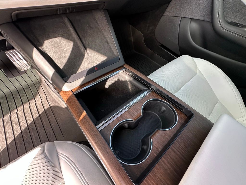 Thumbnail: 2022 Tesla Model S - 23