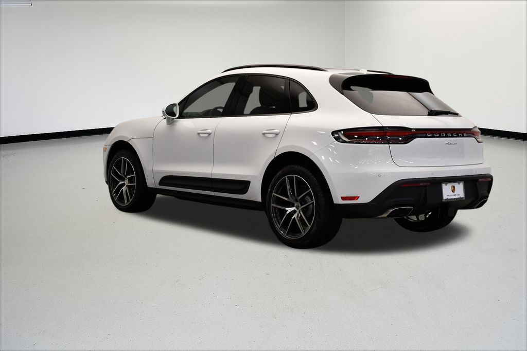 Thumbnail: 2025 Porsche Macan - 3