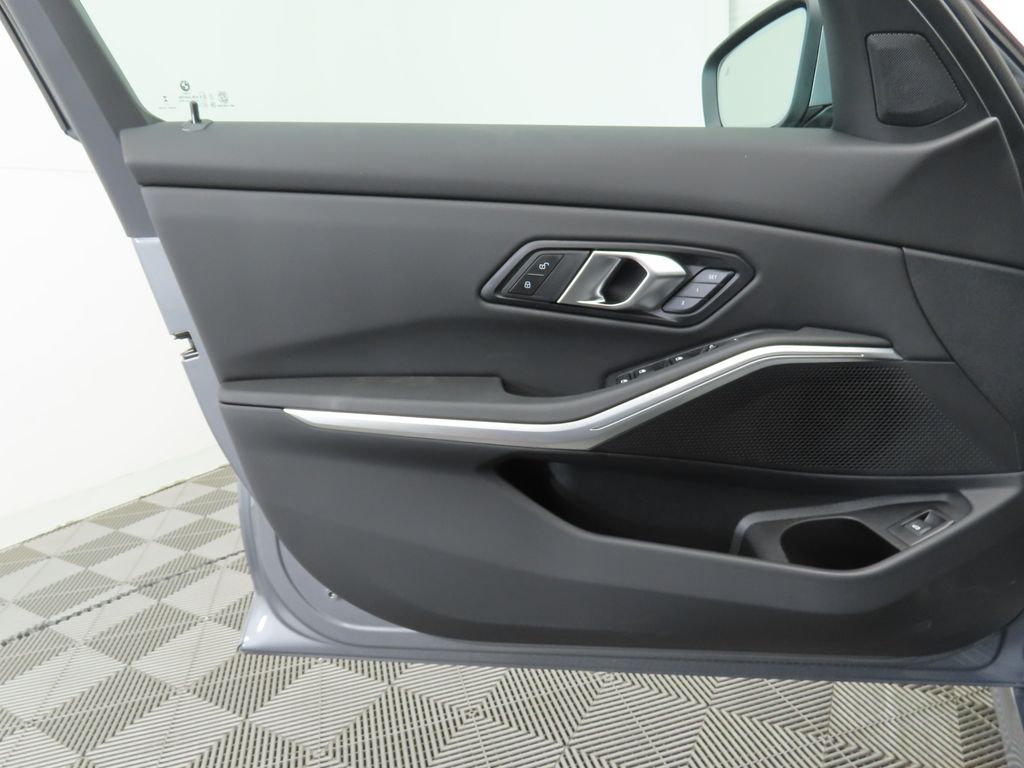 Thumbnail: 2025 BMW 3 Series - 24