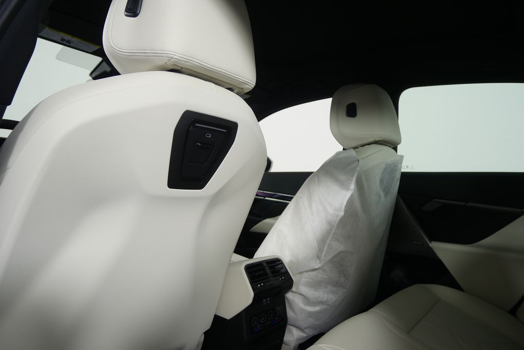 Thumbnail: 2026 BMW 5 Series - 18