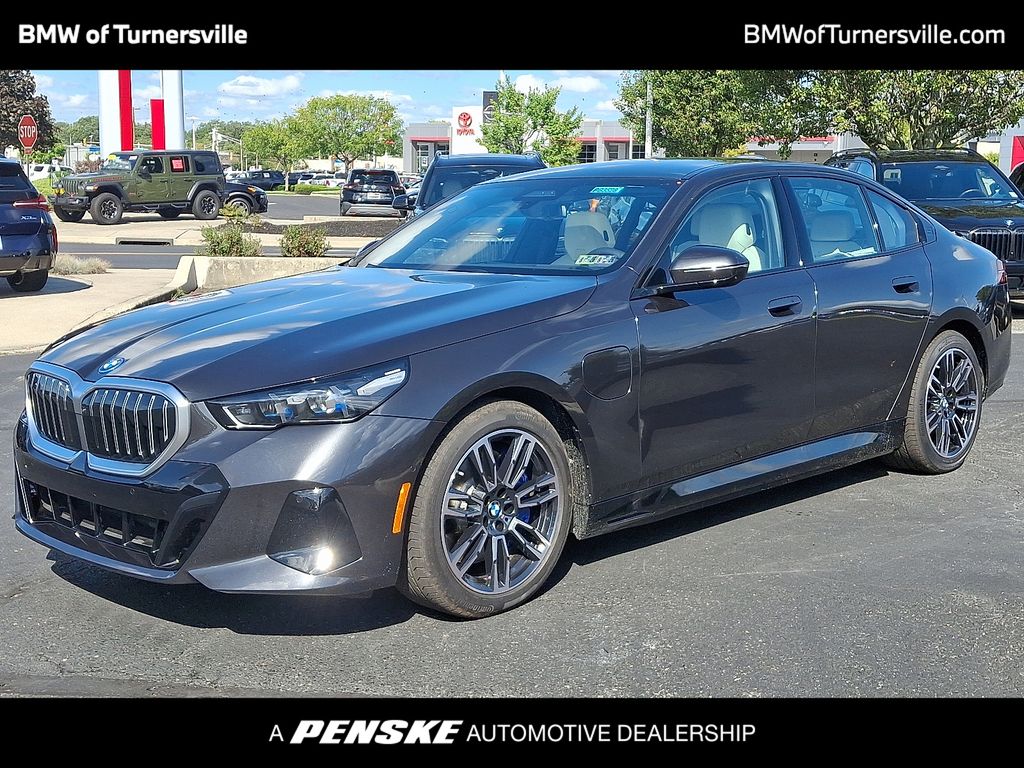 Thumbnail: 2026 BMW 5 Series - 1