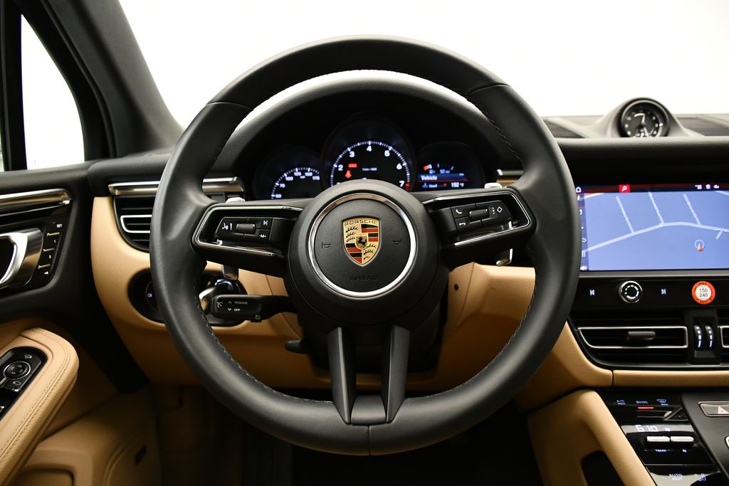 Thumbnail: 2022 Porsche Macan - 27