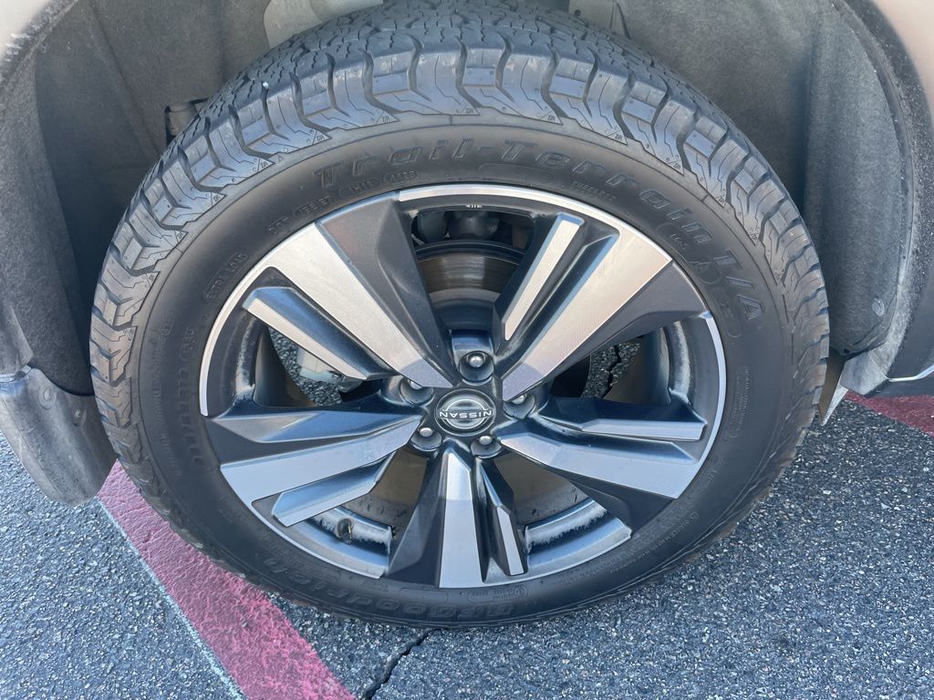 View vehicle photo 7