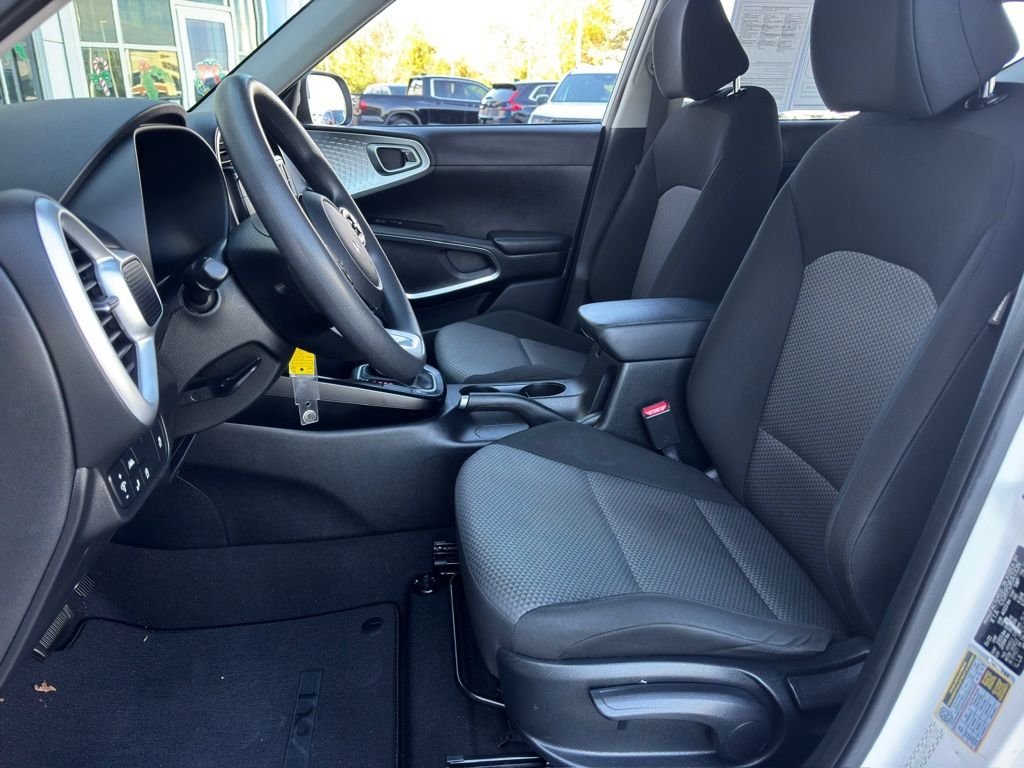 2022 Kia Soul LX White at Superior Kia