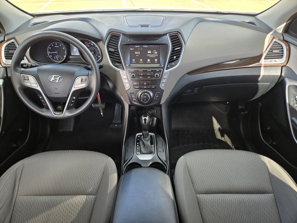 2017 Hyundai Santa Fe SE - 10