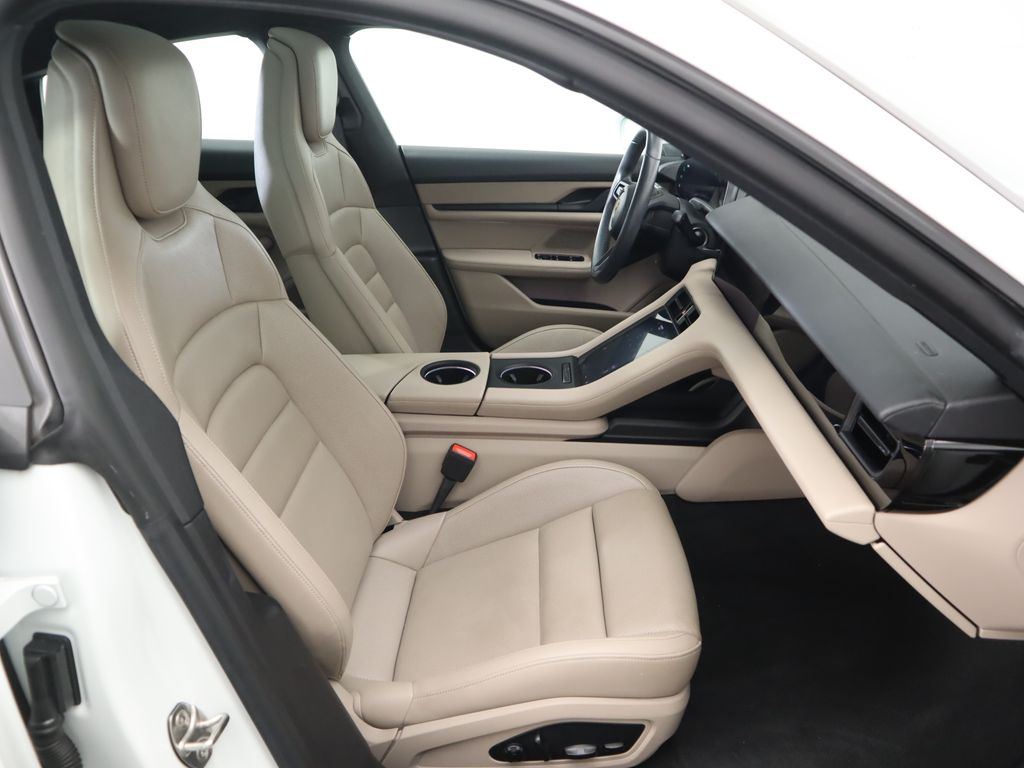 Thumbnail: 2021 Porsche Taycan - 21