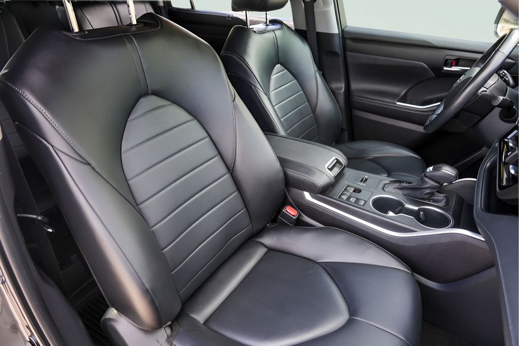 Used Car 2023 Toyota Highlander  Xle For Sale Under $35,000 In Austin, Texas