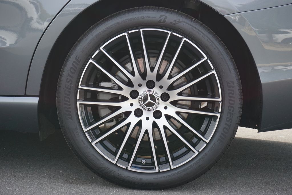 Thumbnail: 2024 Mercedes-Benz C-Class - 19