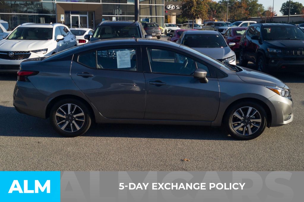 2024 Nissan Versa 1.6 SV photo 3