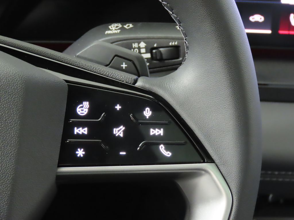 Thumbnail: 2025 Audi Q6 e-tron - 17