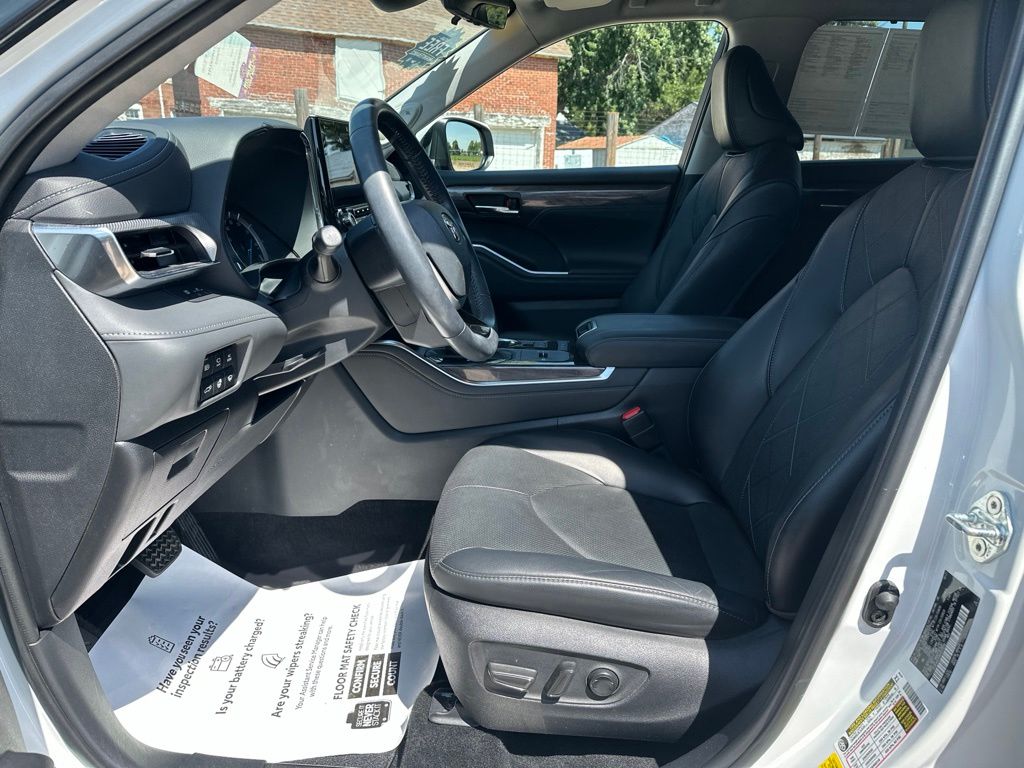 Used 2022 Toyota Highlander Hybrid SUV