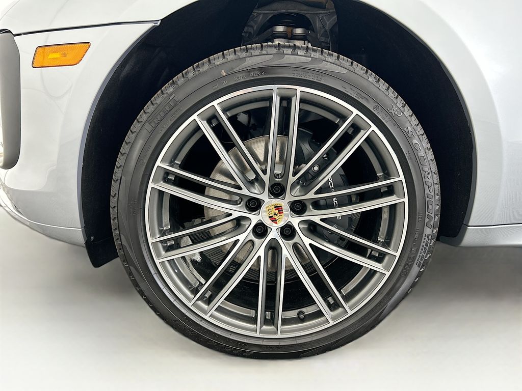 Thumbnail: 2026 Porsche Macan - 31