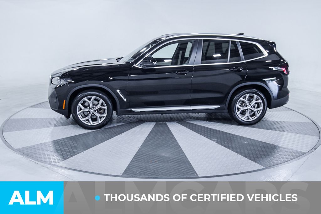 Used 2022 Black BMW sDrive30i image 4