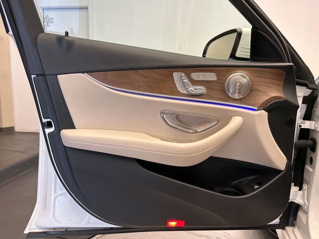 Thumbnail: 2022 Mercedes-Benz E-Class - 11