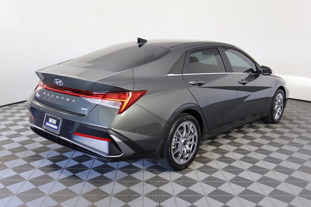 Thumbnail: 2024 Hyundai Elantra - 4