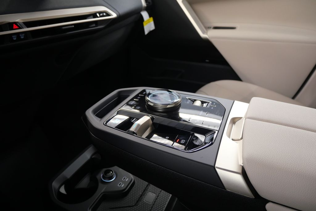 2025 BMW iX xDrive50 24