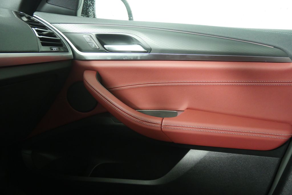 Thumbnail: 2025 BMW X4 - 30