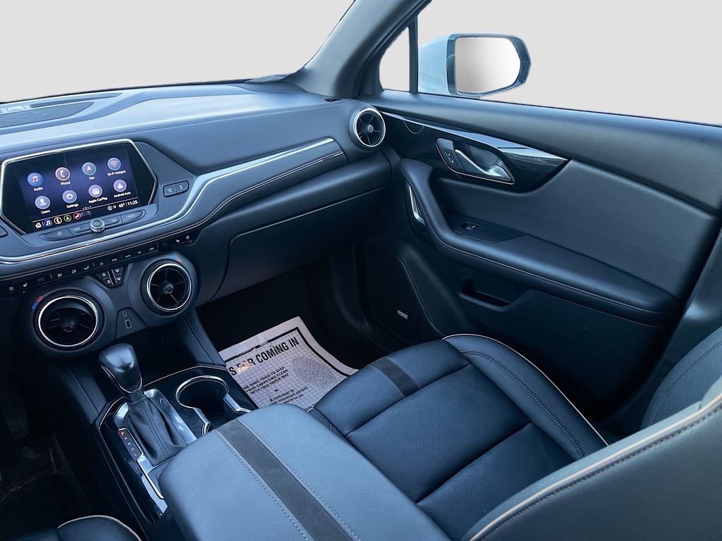 Used 2022 Iridescent Pearl Tricoat Chevrolet Premier image 24