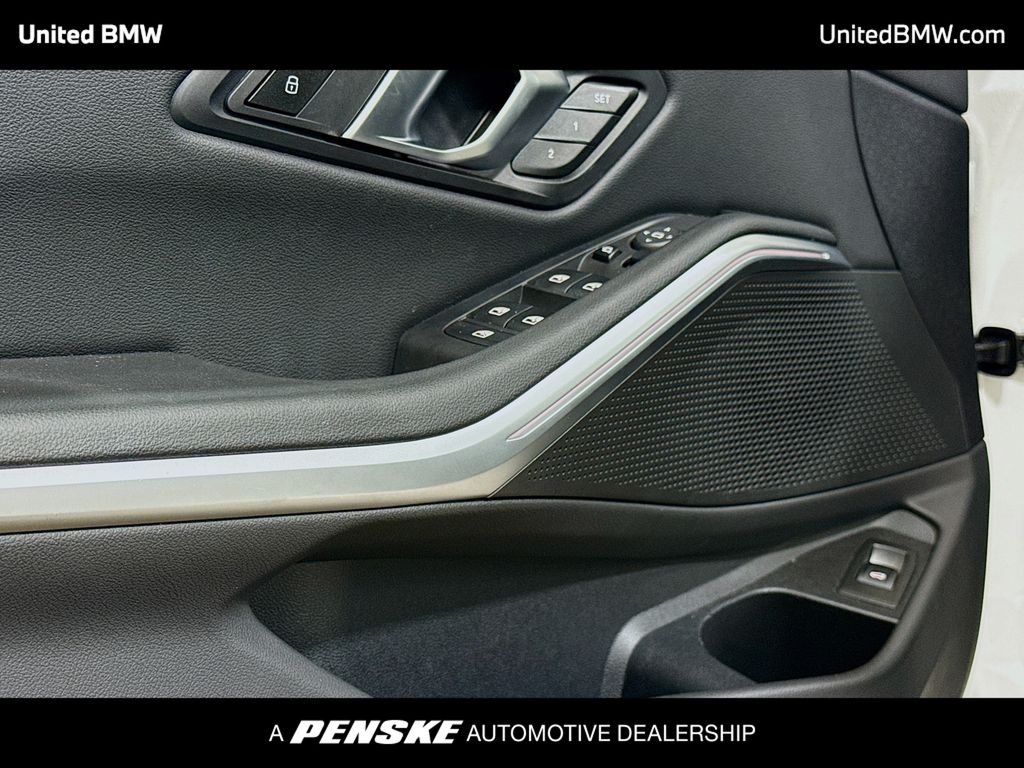 Thumbnail: 2025 BMW 3 Series - 3