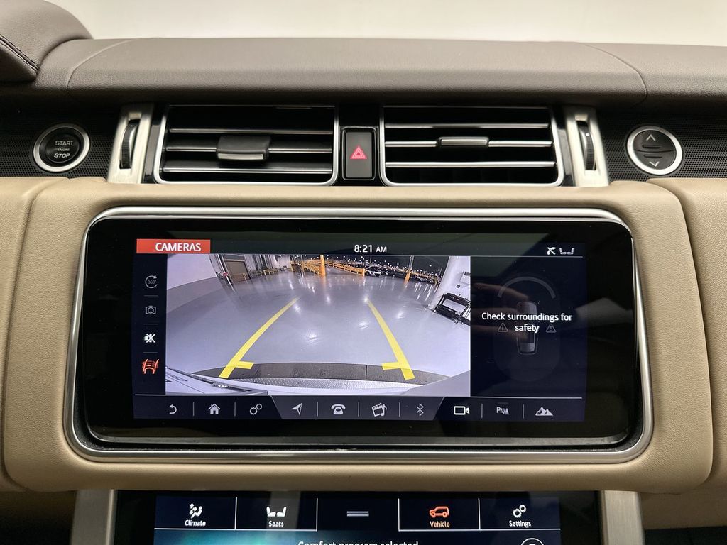 Thumbnail: 2019 Land Rover Range Rover - 16